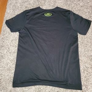 Boy's under armor t shirt